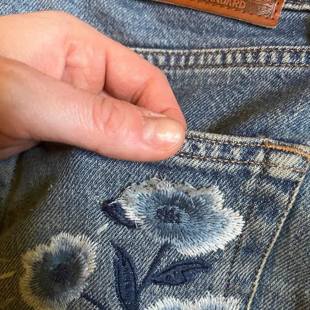 SOLD Lucky Brand 90s Loose Crop Flower Embroidered Jeans - Picture 12 of 12